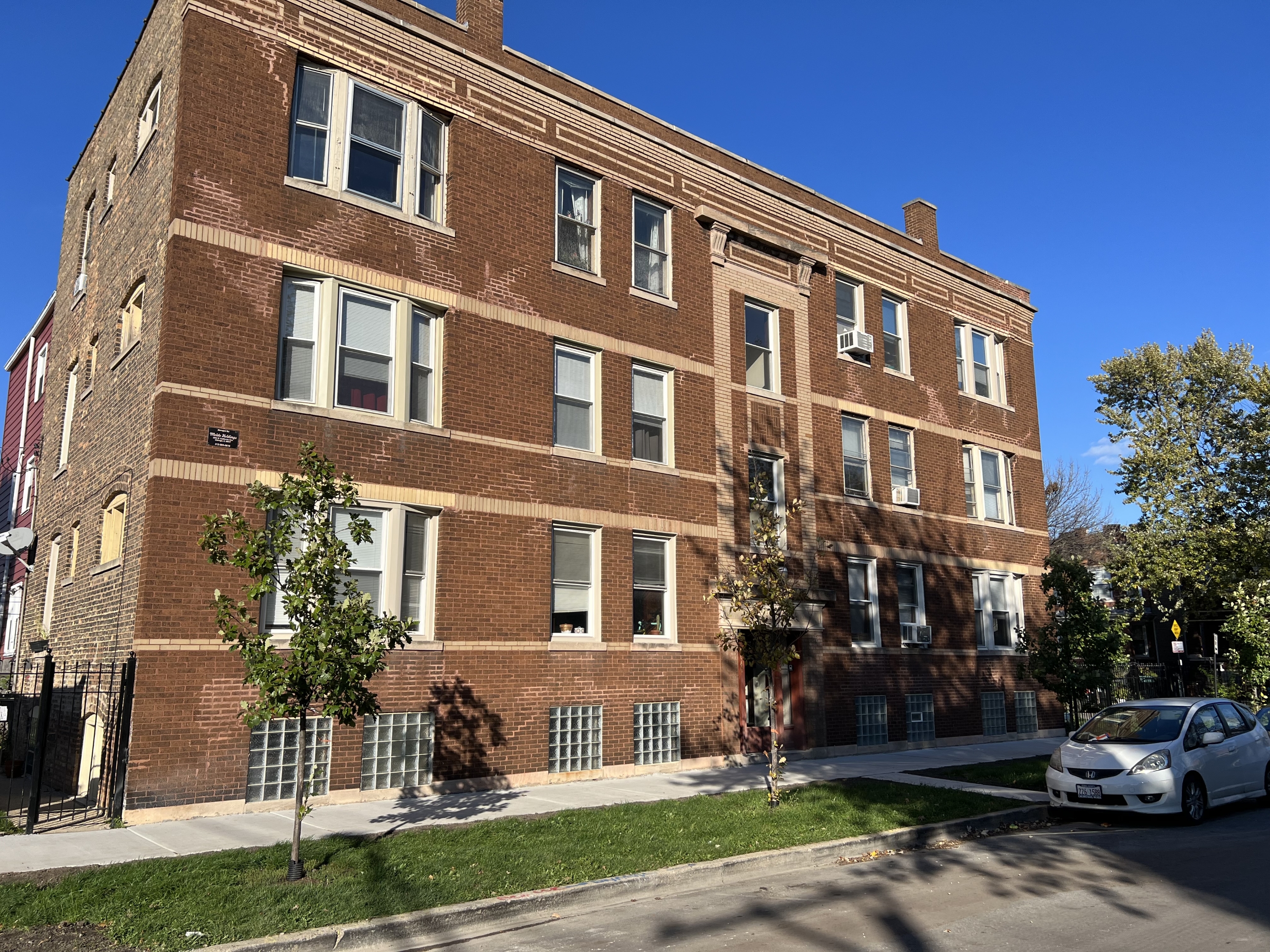 4040 W Dickens Ave - 1W